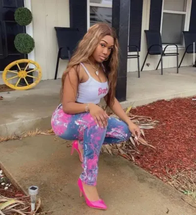 Ev a, 28 år - single søger kærlighed i Skaerbaek