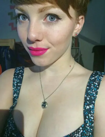 Elina, 19 år - single søger kærlighed i Skovby