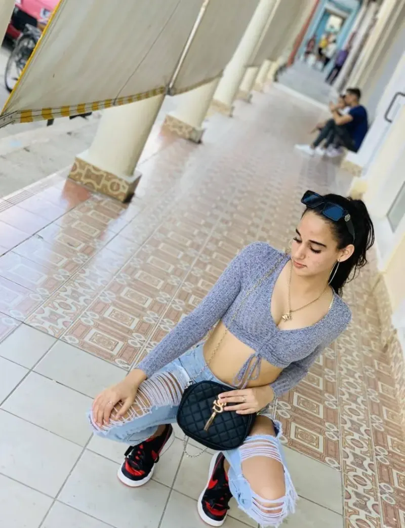 Alba, 19 år - single søger kærlighed i Assentoft, Danmark